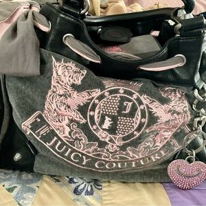 Grey & Pink Embroidered Scottie Dog Daydreamer